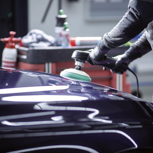 Aktuell im Seminarprogramm: Professionelle Fahrzeugaufbereitung  Machen Sie sich mit unseren praxisnahen Seminaren zum Profi für die hochwertige, sichere und effiziente Aufbereitung von Lacken und Fahrzeuginnenräumen.