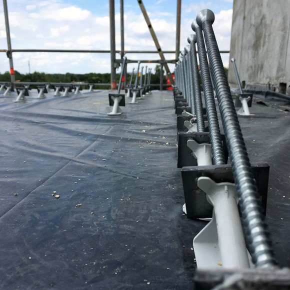 Baustelle Fachdach Verschraubung