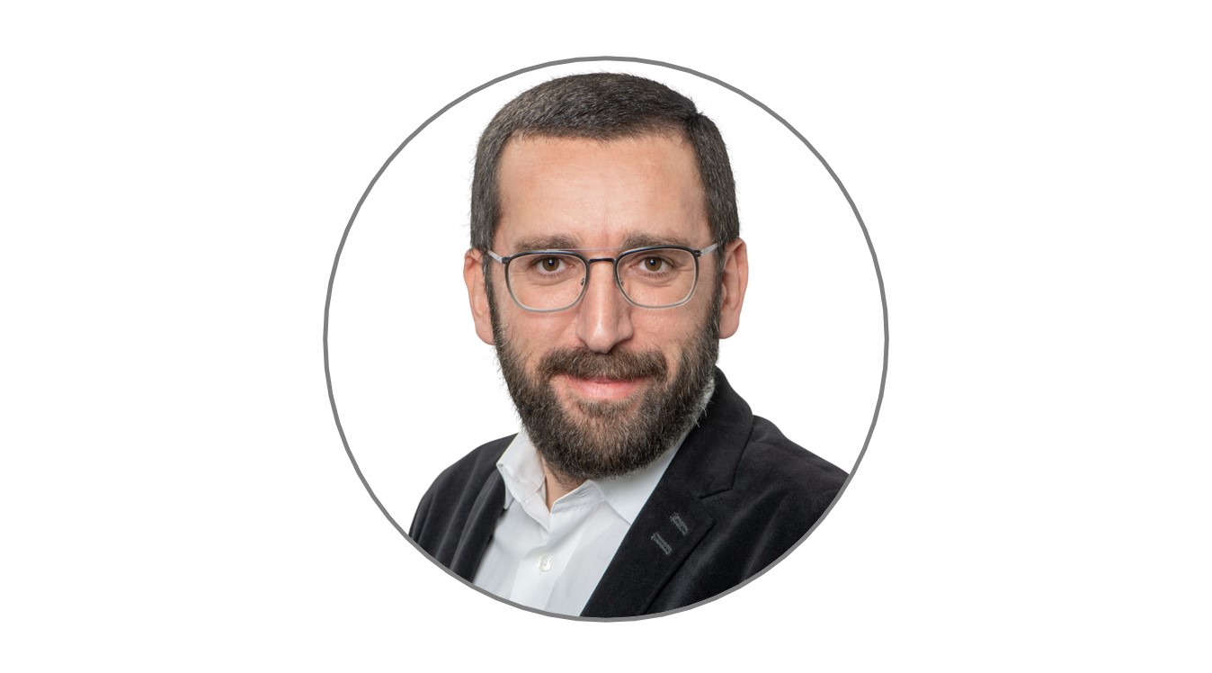 Adem Ipekci, Dübelspezialist